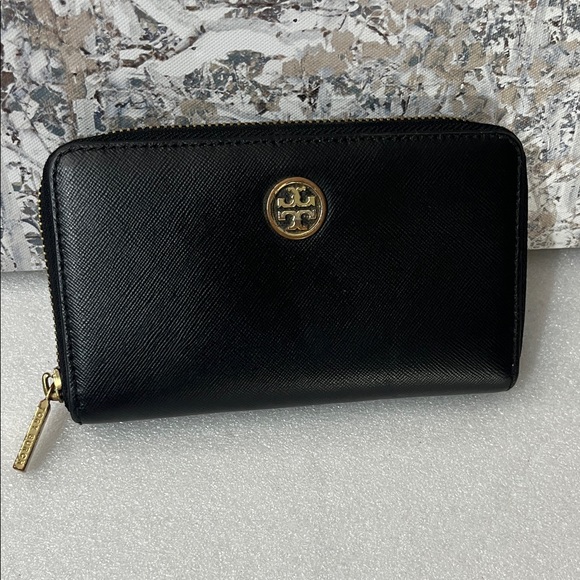 Tory Burch Zip Around Black Leather Wallet Gold Interior - Picture 1 of 10